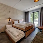 Kaatsheuvel-waalwijk 4* קאטשאופל
