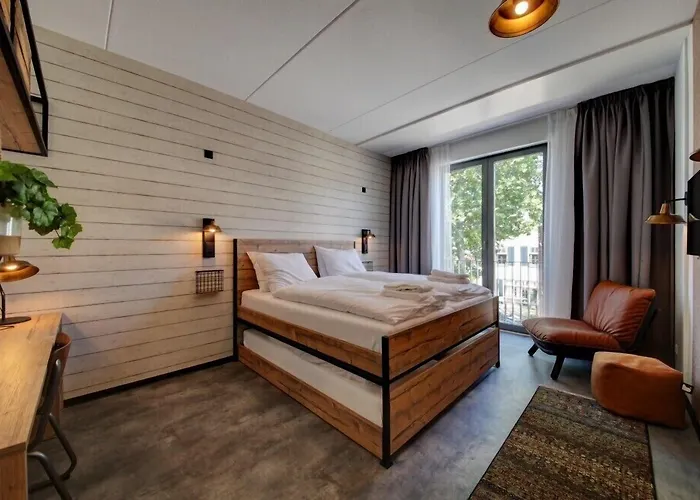 Kaatsheuvel-waalwijk 4* Kaatsheuvel